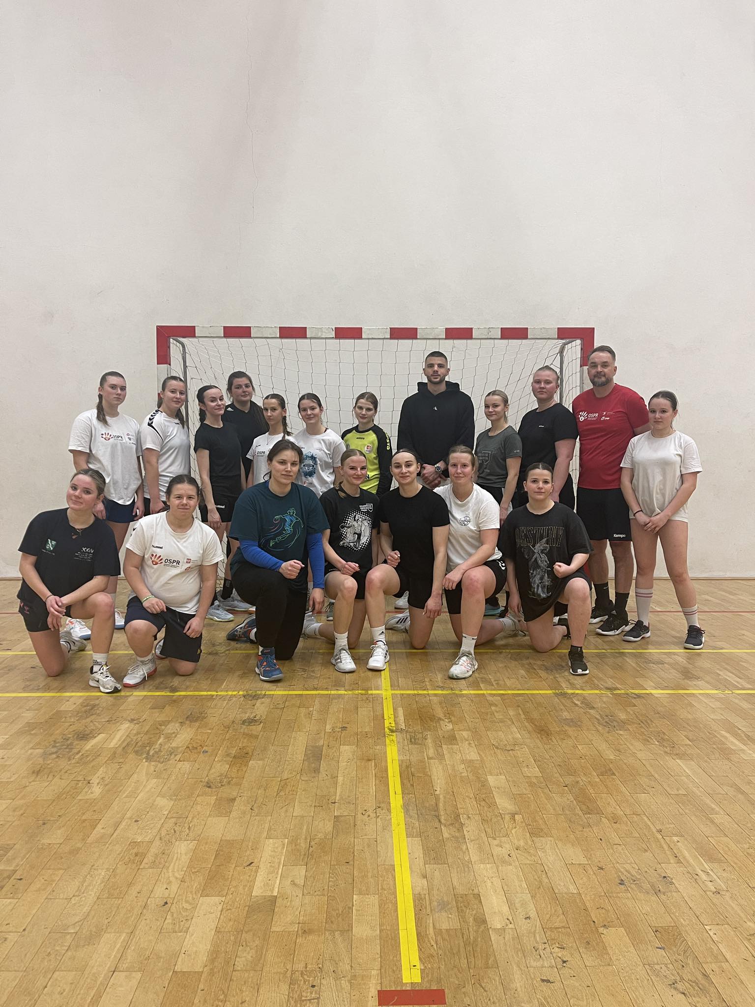 Miłosz Wałach bramkarz Mistrza Polski Industrii Kielce na treningu SPR Handball V LO Rzeszów